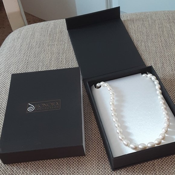 Cultured Pearl 20" Oval Graduated Necklace - Picture 1 of 6